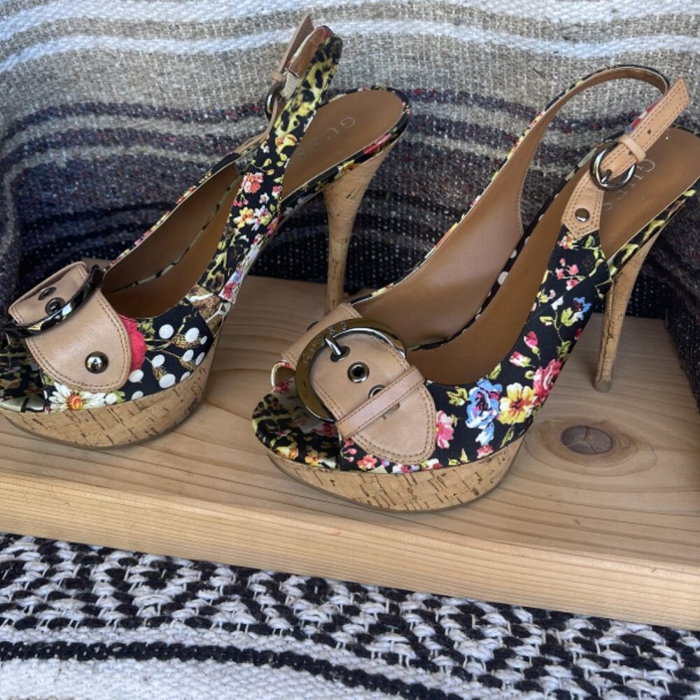 Guess corky open toe heels - black floral with box